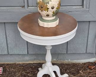 Round Pedestal Accent Table With Hand Painted Floral Lamp