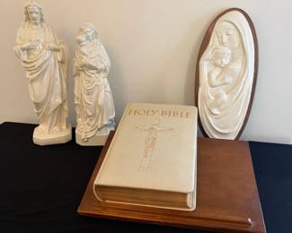 Sacred Heart Of Jesus Figure, Holy Bible Madonnas 