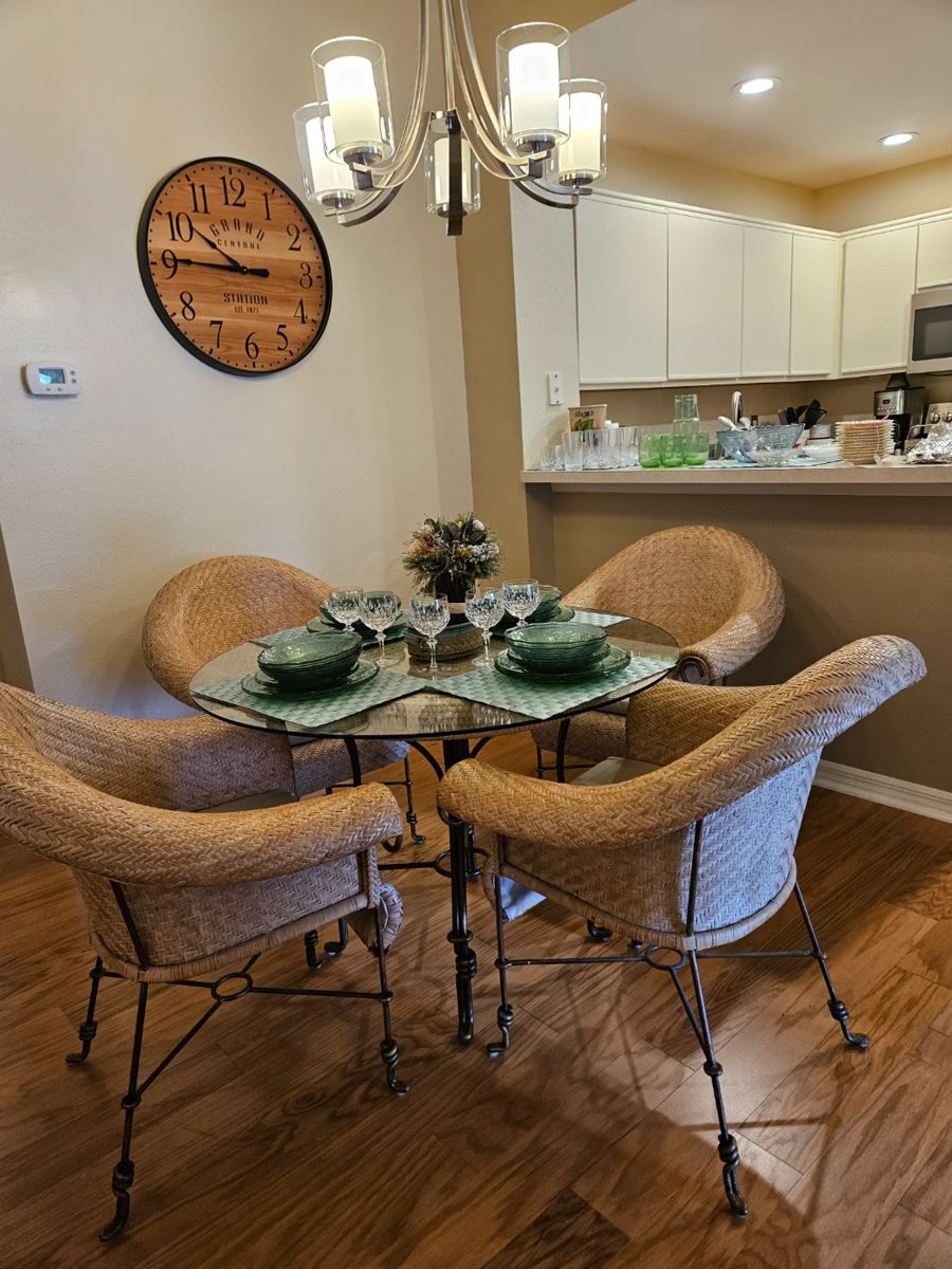 Lloyd Flanders style dining set