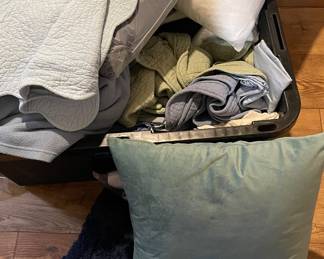 Pillows, towels, bath mats. Many new!