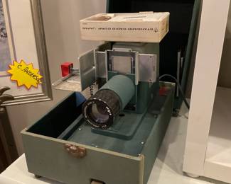Vintage Argus 300 slide projector 