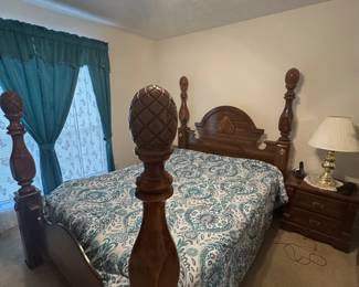 Four post queen bed
