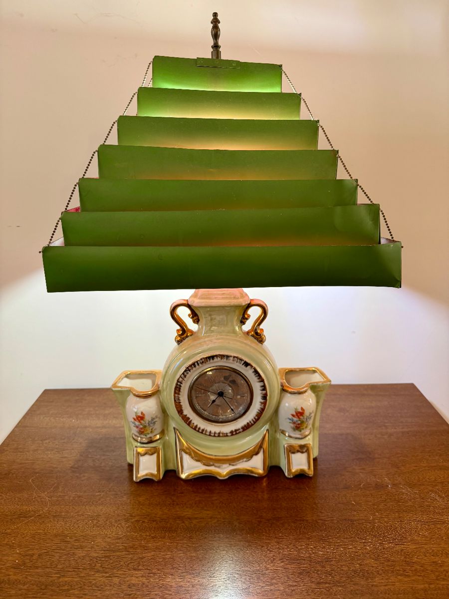 Vintage Lanshire Lamp Clock 
