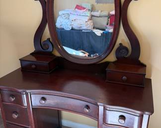 Vintage Solid Wood Vanity with Oval Mirror