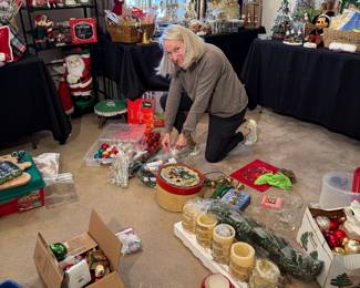 Dede vs the Christmas Collection — and Dede is Winning!!