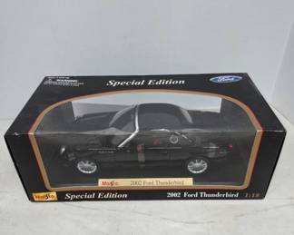 Maisto 1:18 2002 Ford Thunderbird Model