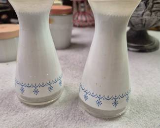 Pyrex Corning salt and pepper