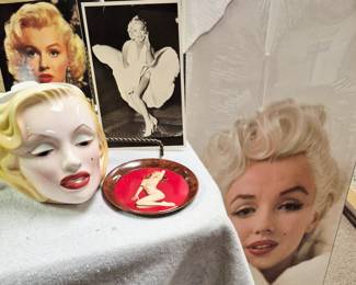 Marilyn Monroe tip tray and 3 ft. picture