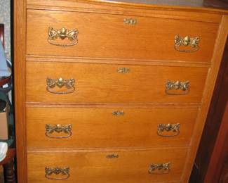 Oak chest of drawers