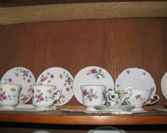 Cups/saucers