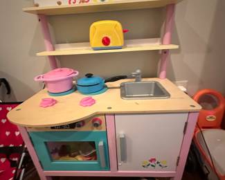 Toddler's kitchen with lots of accessories
