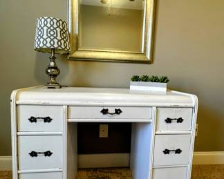 Vintage desk/vanity