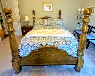 4-Post Queen bed with Sleep Number Mattress and Box Spring Set