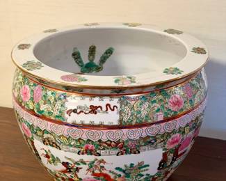 Chinese Famille Rose porcelain Planter
