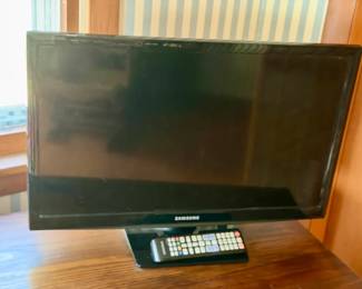24” Samsung TV With Remote
