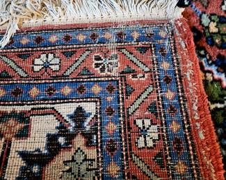 Gorgeous Persian rug (10' x 14') - recently professionally cleaned