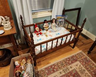 Beautiful wood crib, vintage dolls