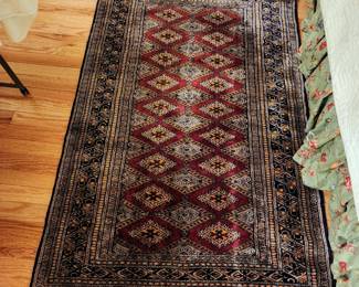 Beautiful Oriental rug (5' x 3')