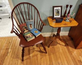 Robert Barrow - Rhode Island - Windsor chair, antique candle stand