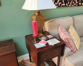 Antique Pembroke style drop-leaf table, brass table lamp