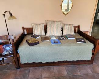 Trundle day bed with nice Serta mattresses