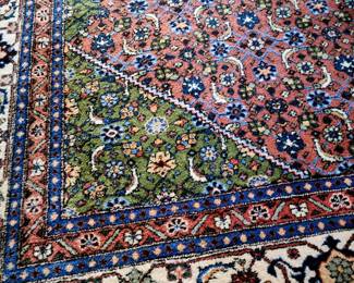 Gorgeous Persian rug (10' x 14') - recently professionally cleaned