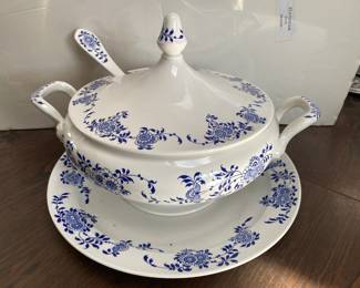 Laveno Tureen Set with tureen, ladle, lid & underplate