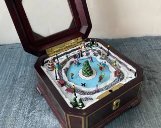 Mr. Christmas animated music box