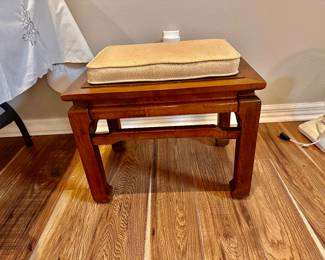 Flips to a cushioned seat