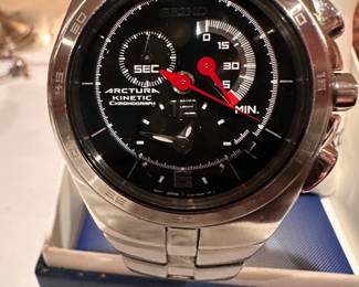 SEIKO Arcturus KINETIC Watch with a Titanium Band 