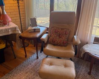 Nice retro rocker and ottoman. They are OG (not newer look-a-likes) and we have two chairs. . That’s right-Two chairs. 