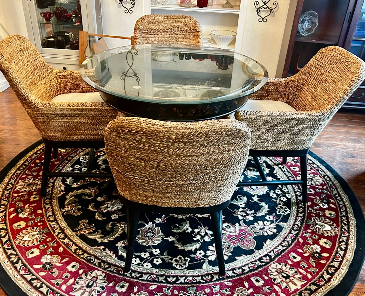 Dining table with 4 chairs (glass top cover)