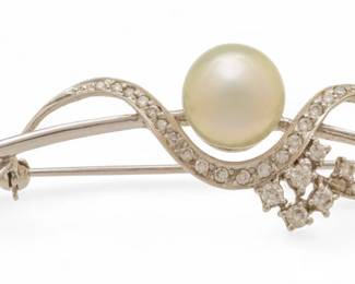 Lot 10
18k White Gold, Pearl & Diamond Brooch 1960, W 2.7" 8.6 g 1 PC