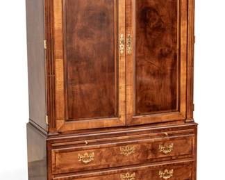 Lot 60
Henredon (American) Chippendale Style Carved Mahogany Linen Press 20th Cent., H 80" W 44" Depth 20"