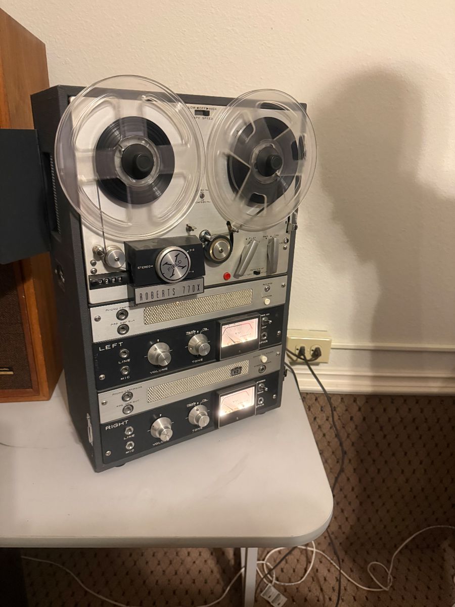 Roberts 770X Reel-to-Reel Tape Recorder – Vintage mid-1960s tube-based stereo deck. Made in Japan. Dual VU meters, original knobs and faceplate, very clean and complete. Powers on. Heavy, well-built classic with strong collector and audiophile appeal. 