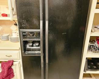 Kenmore Coldspot side-by-side refrigerator.
Works properly. Cold fridge and freezer. Ice & water in door. Normal wear from use. Clean inside. Ready for pickup.