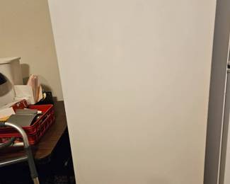 Whirlpool Full-Size Upright Freezer – Excellent Condition

Clean, full-size Whirlpool upright freezer in excellent working condition. Stored indoors, no dents or cosmetic damage. Cools properly and runs quietly. White finish. Great for extra food storage, garage, or basement use.