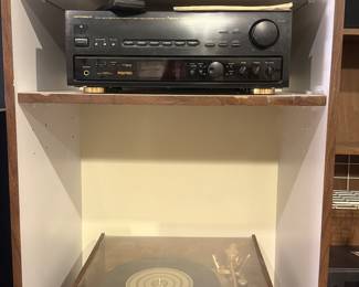 Vintage Stereo Bundle – Receiver + Turntable + CD Player (All Working)
Includes Optimus STAV-3470 stereo/surround receiver, basic belt-drive record player, and Sony CD player. Clean, fully functional setup with phono input, CD playback, and multiple audio inputs. Not audiophile-grade, but a solid, plug-and-play system for vinyl, CDs, or garage/listening room use.