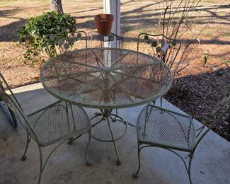 Vintage Woodard Table & Chairs circa 1960s.