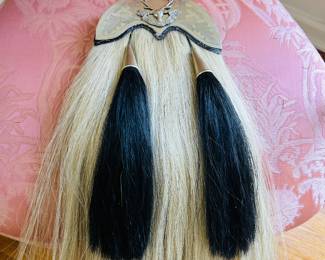 White horsehair Sporran with thistle cantle 