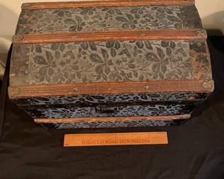 R110 - $50. Small Trunk in Very good condition. Missing leather handles. Measures 16" wide x 9.5" deep x 12" tall. 