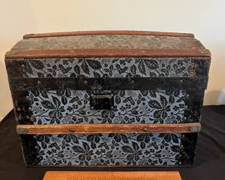 R110 - $50. Small Trunk in Very good condition. Missing leather handles. Measures 16" wide x 9.5" deep x 12" tall. 