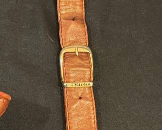 R227 - $150. Vintage Bottega Veneta Draw String Bucket Bag. Exterior looks great - the inside liner is peeling - see photos. 