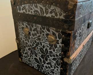 R110 - $50. Small Trunk in Very good condition. Missing leather handles. Measures 16" wide x 9.5" deep x 12" tall. 