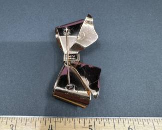 B6 - $60. Sterling Brooch (gold toned). 25.2 grams. 