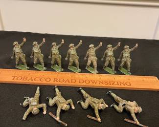 R222 - $50. WW1 Lead Soliders. 11 pieces. 