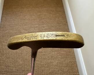 R119 - $20. Acushnet Bullseye Original R/L Putter. LLS Eye. Gold 35"