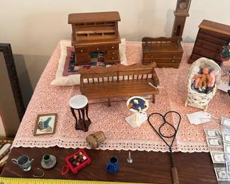 R122 - $30. LOT of Dollhouse Furniture. Some have stickers Concord miniatures & Shakman Made in Japan. 