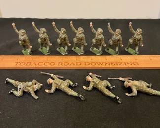 R222 - $50. WW1 Lead Soliders. 11 pieces. 