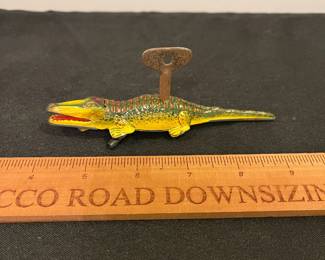 R221 - $25. Dizzy Liz The Whirling Baby Alligator with Key. Winds but doesn't move. 